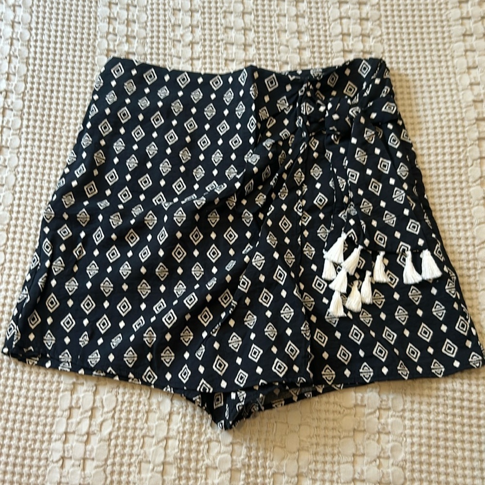 ZARA skirt size XS black and white fringe detail shorts skirt like new